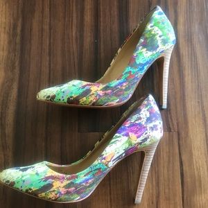 High heel pumps